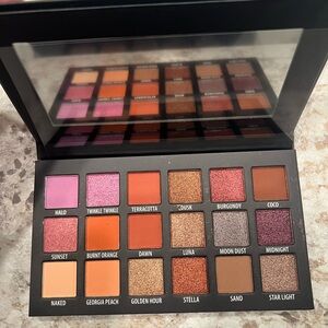 BRAND NEW KAB Cosmetics Day and Night 18 color eye shadow pallet